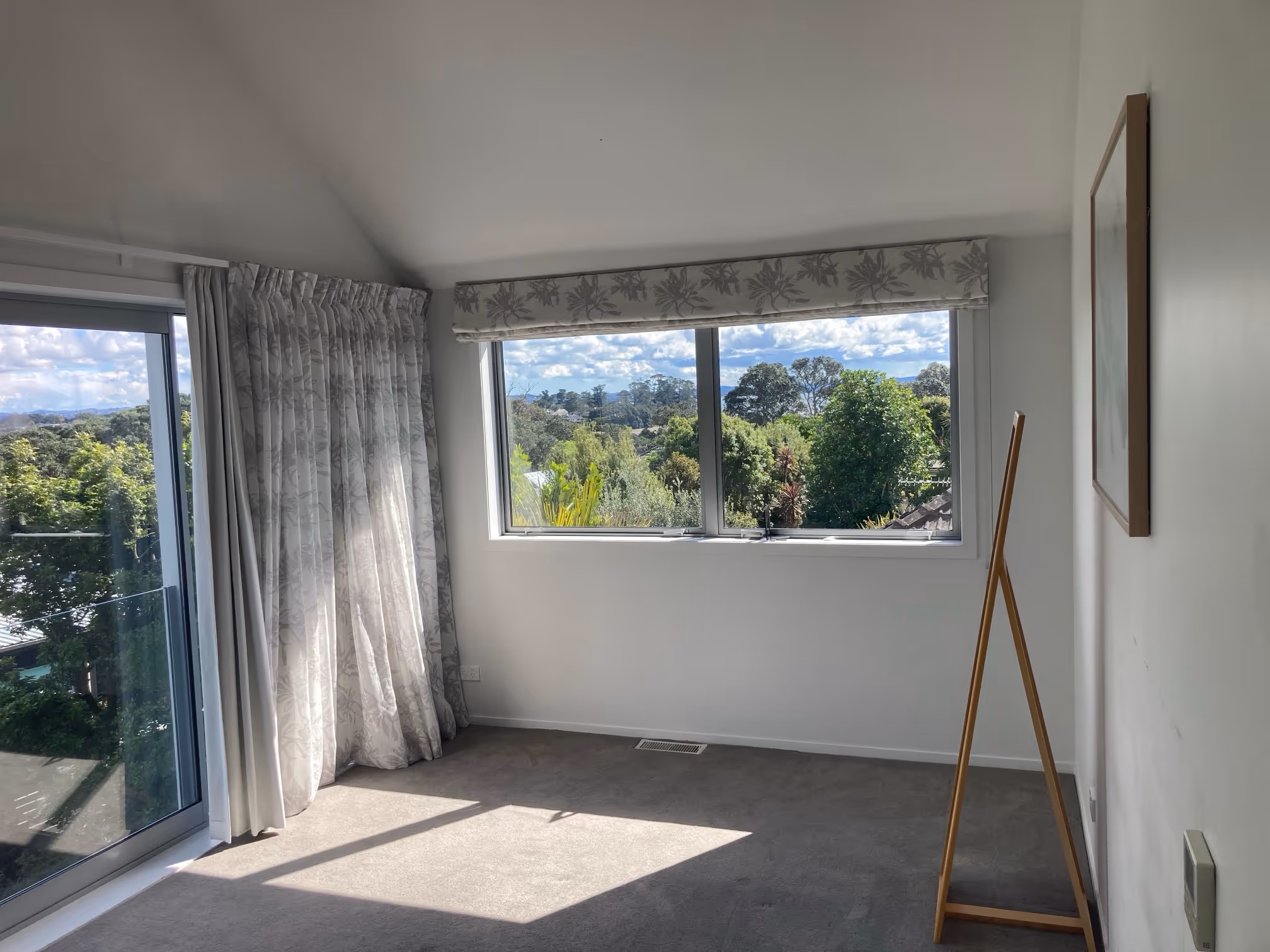 Curtains and Blind Cleaning background