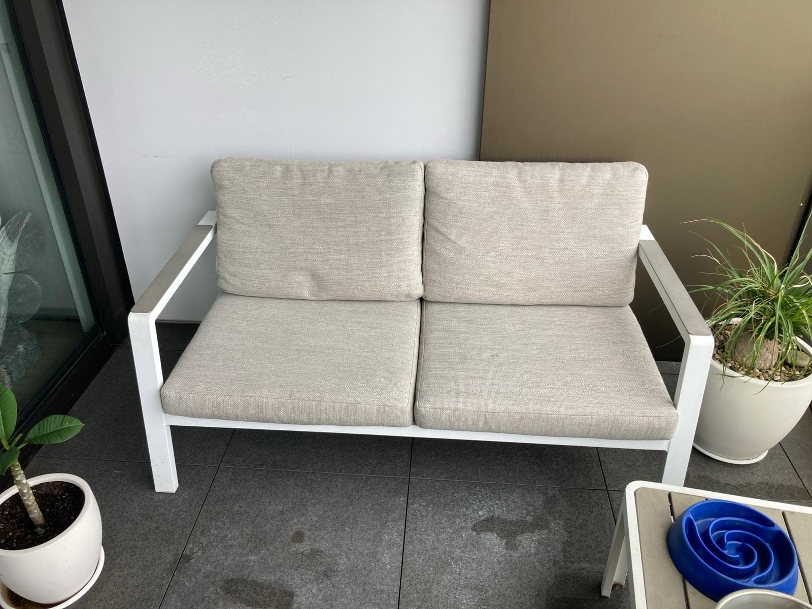 Outdoor furniture cleaning