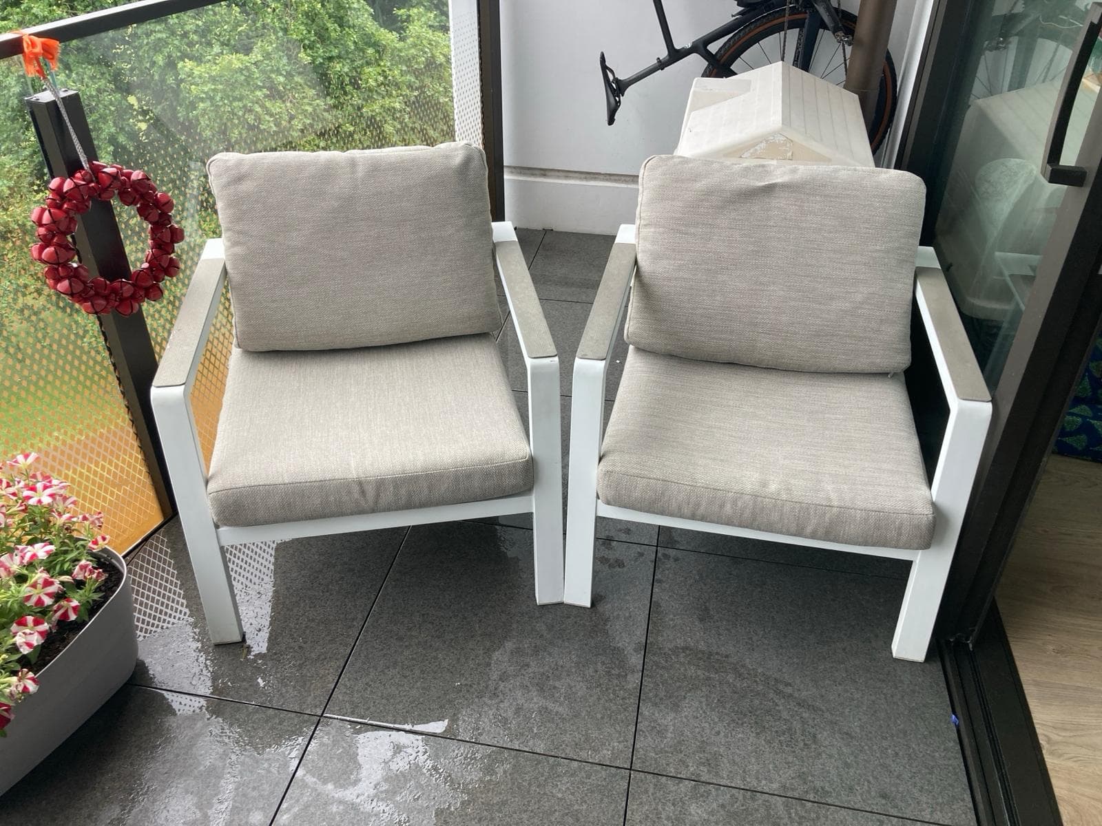 Garden furniture cleaning